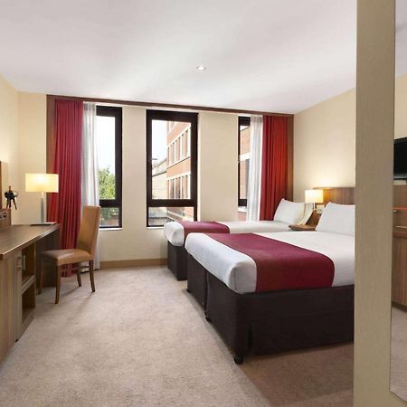 Ramada Hounslow - Heathrow East Eksteriør billede