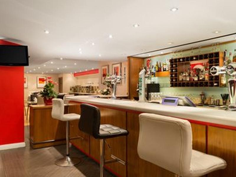 Ramada Hounslow - Heathrow East Eksteriør billede