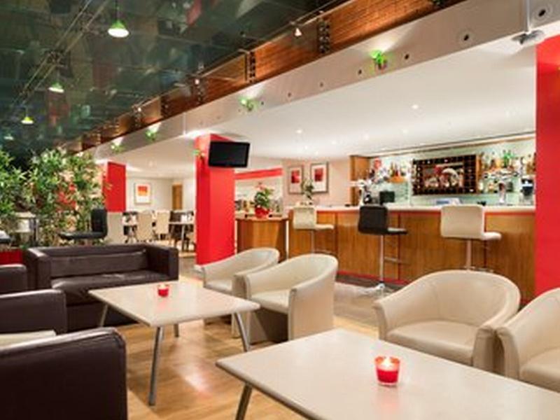 Ramada Hounslow - Heathrow East Eksteriør billede