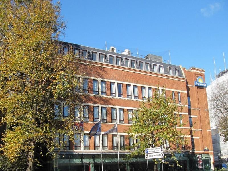Ramada Hounslow - Heathrow East Eksteriør billede