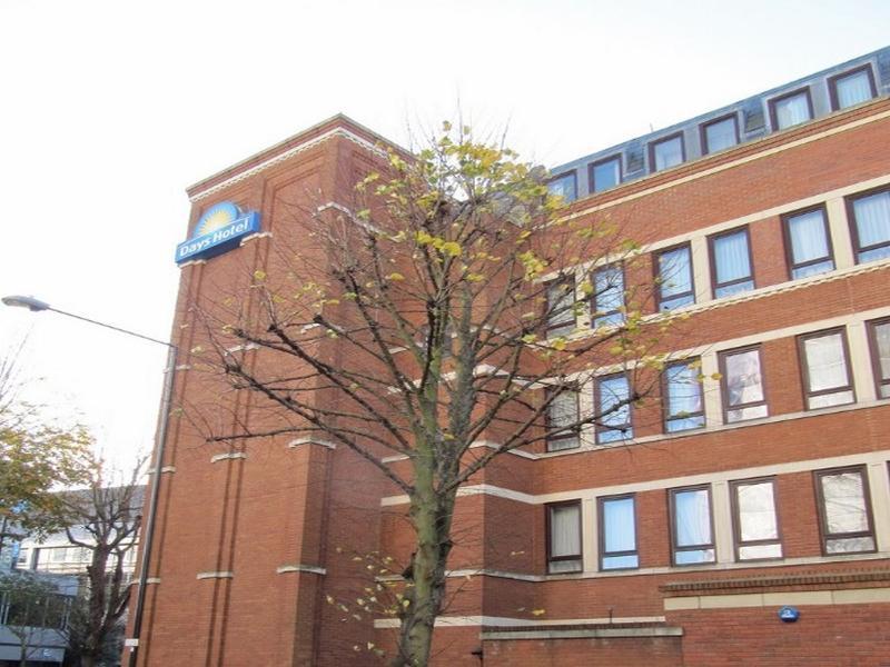 Ramada Hounslow - Heathrow East Eksteriør billede