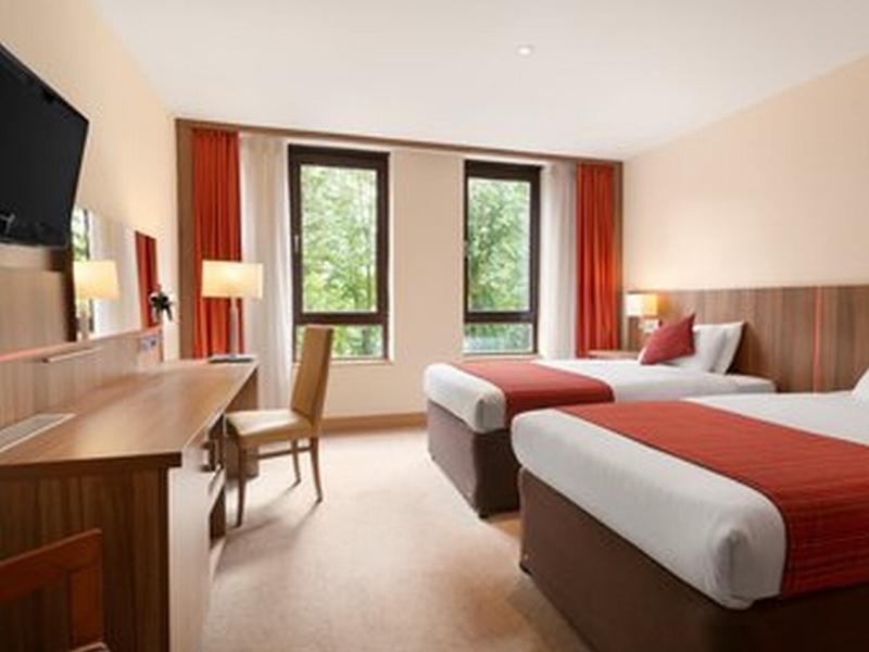 Ramada Hounslow - Heathrow East Eksteriør billede
