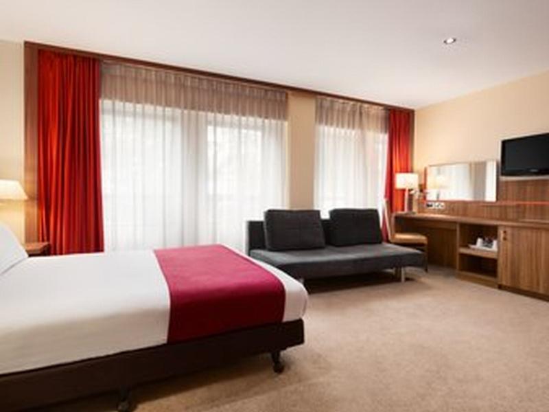 Ramada Hounslow - Heathrow East Eksteriør billede