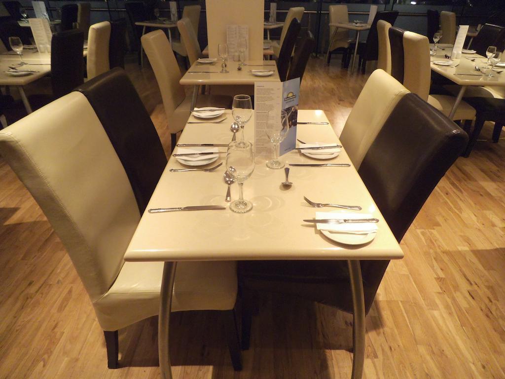 Ramada Hounslow - Heathrow East Eksteriør billede