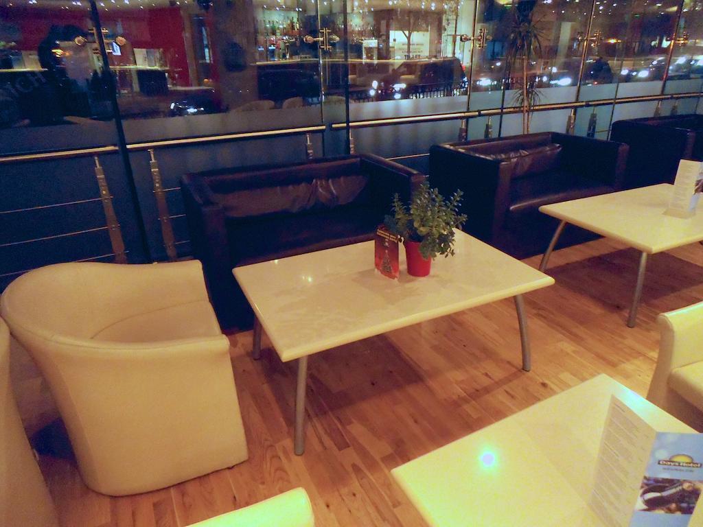 Ramada Hounslow - Heathrow East Eksteriør billede