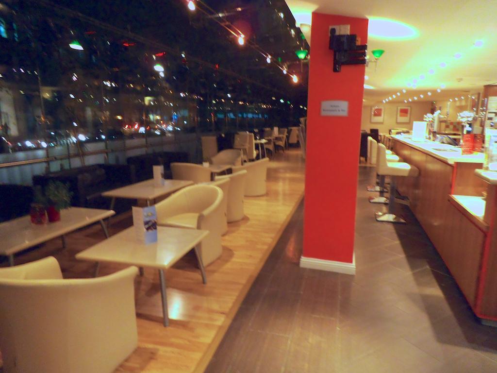 Ramada Hounslow - Heathrow East Eksteriør billede