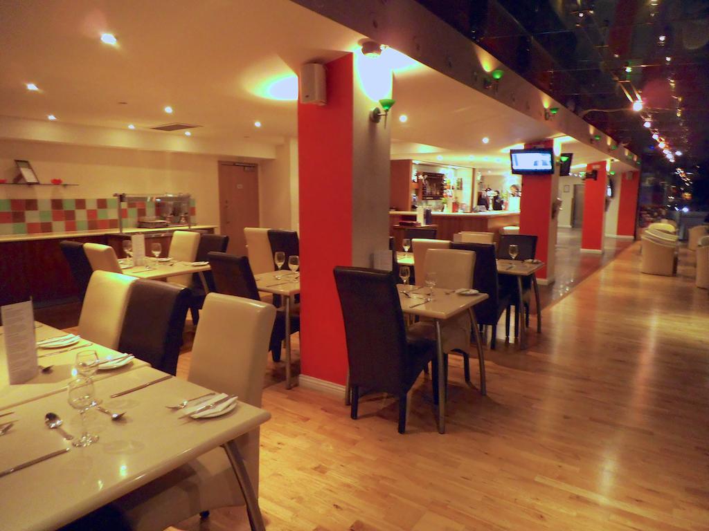 Ramada Hounslow - Heathrow East Eksteriør billede