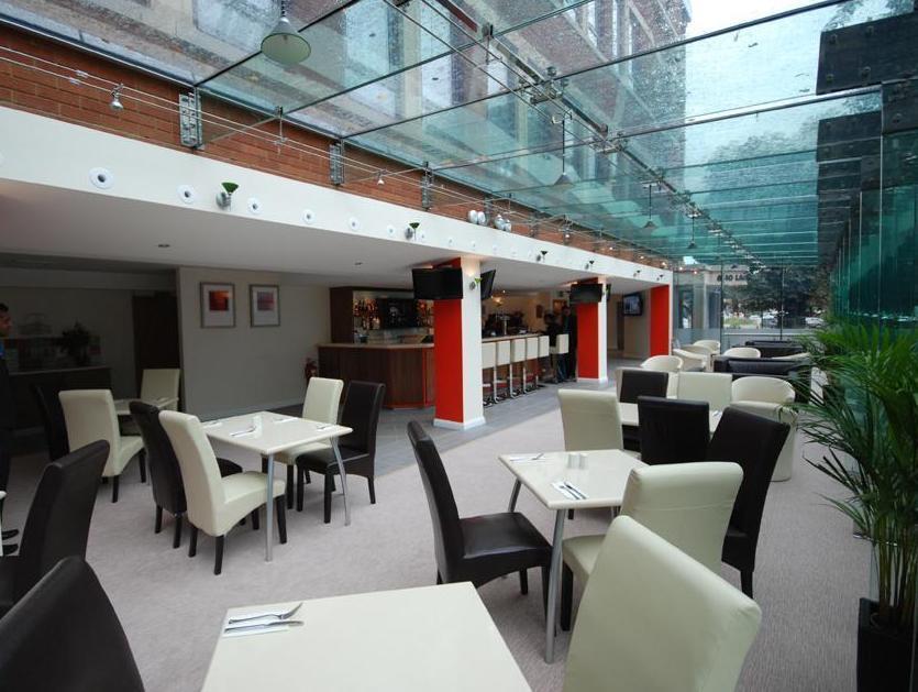 Ramada Hounslow - Heathrow East Eksteriør billede