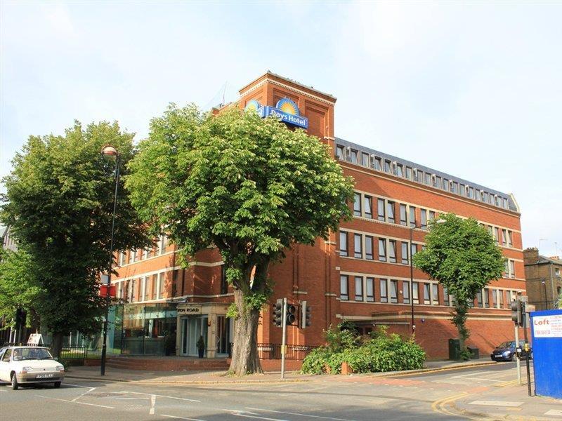 Ramada Hounslow - Heathrow East Eksteriør billede