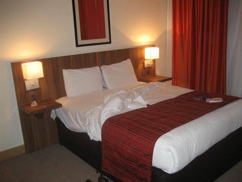 Ramada Hounslow - Heathrow East Eksteriør billede