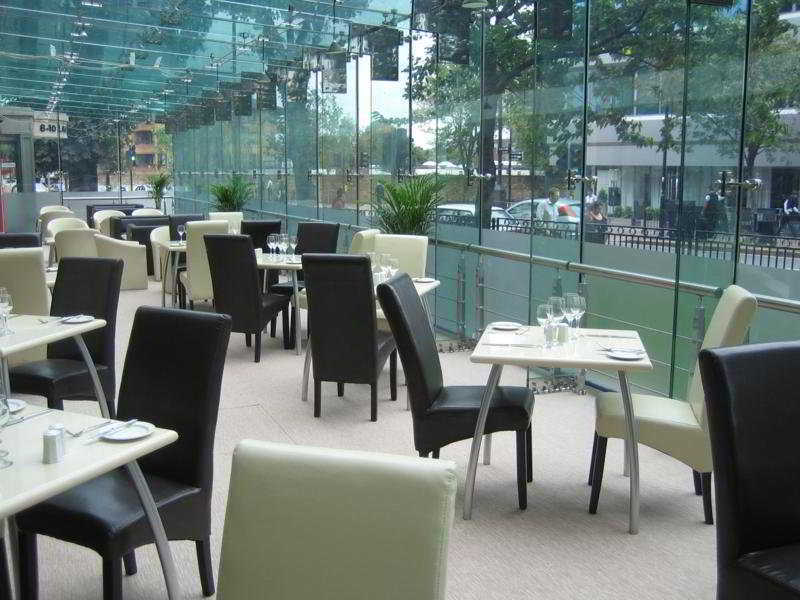 Ramada Hounslow - Heathrow East Eksteriør billede