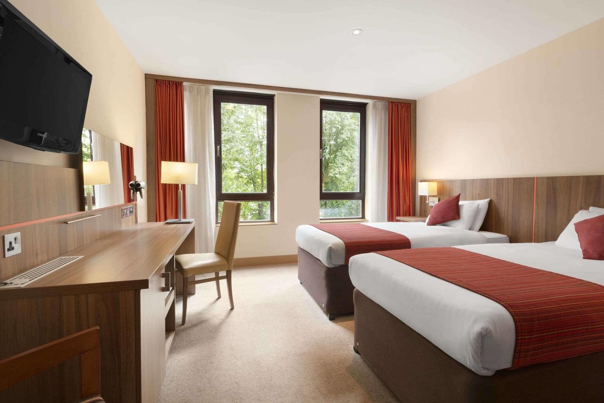 Ramada Hounslow - Heathrow East Eksteriør billede