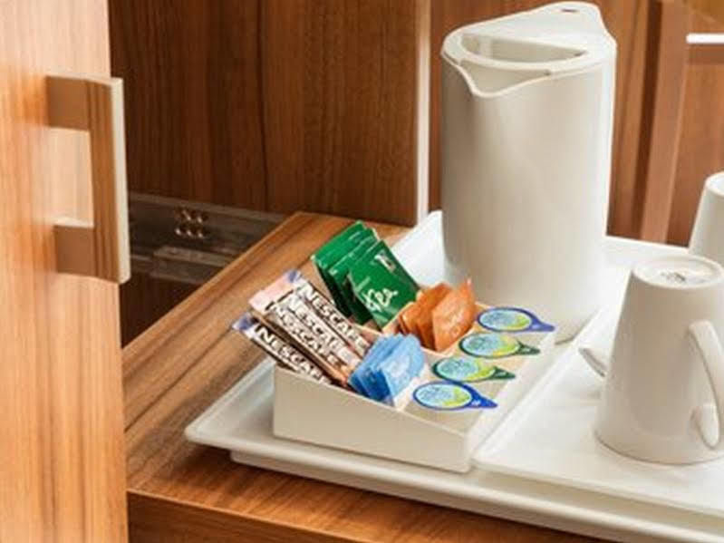 Ramada Hounslow - Heathrow East Eksteriør billede