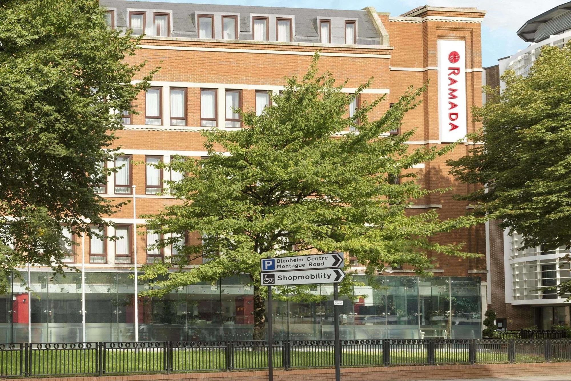 Ramada Hounslow - Heathrow East Eksteriør billede