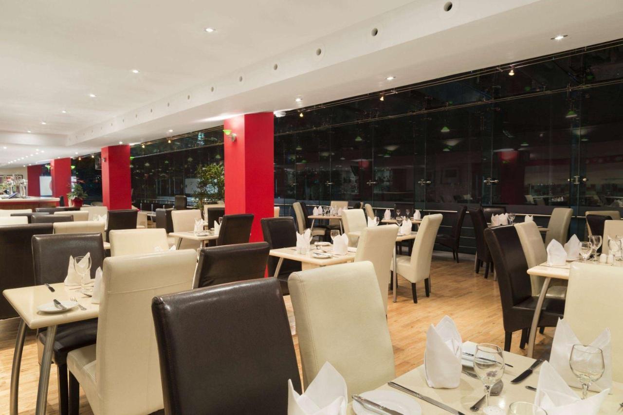 Ramada Hounslow - Heathrow East Eksteriør billede