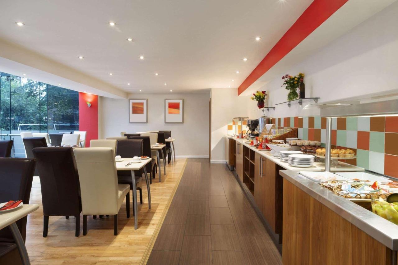 Ramada Hounslow - Heathrow East Eksteriør billede
