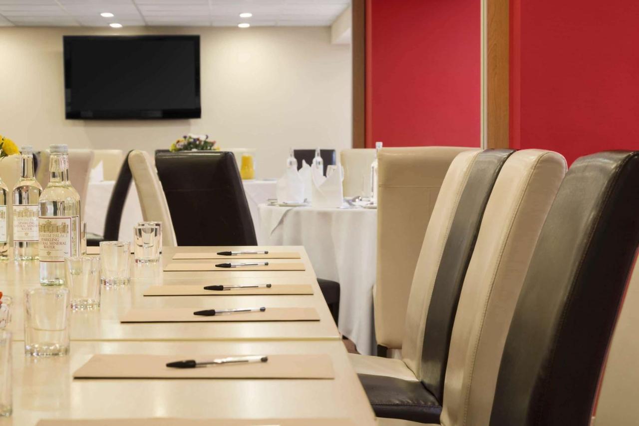Ramada Hounslow - Heathrow East Eksteriør billede