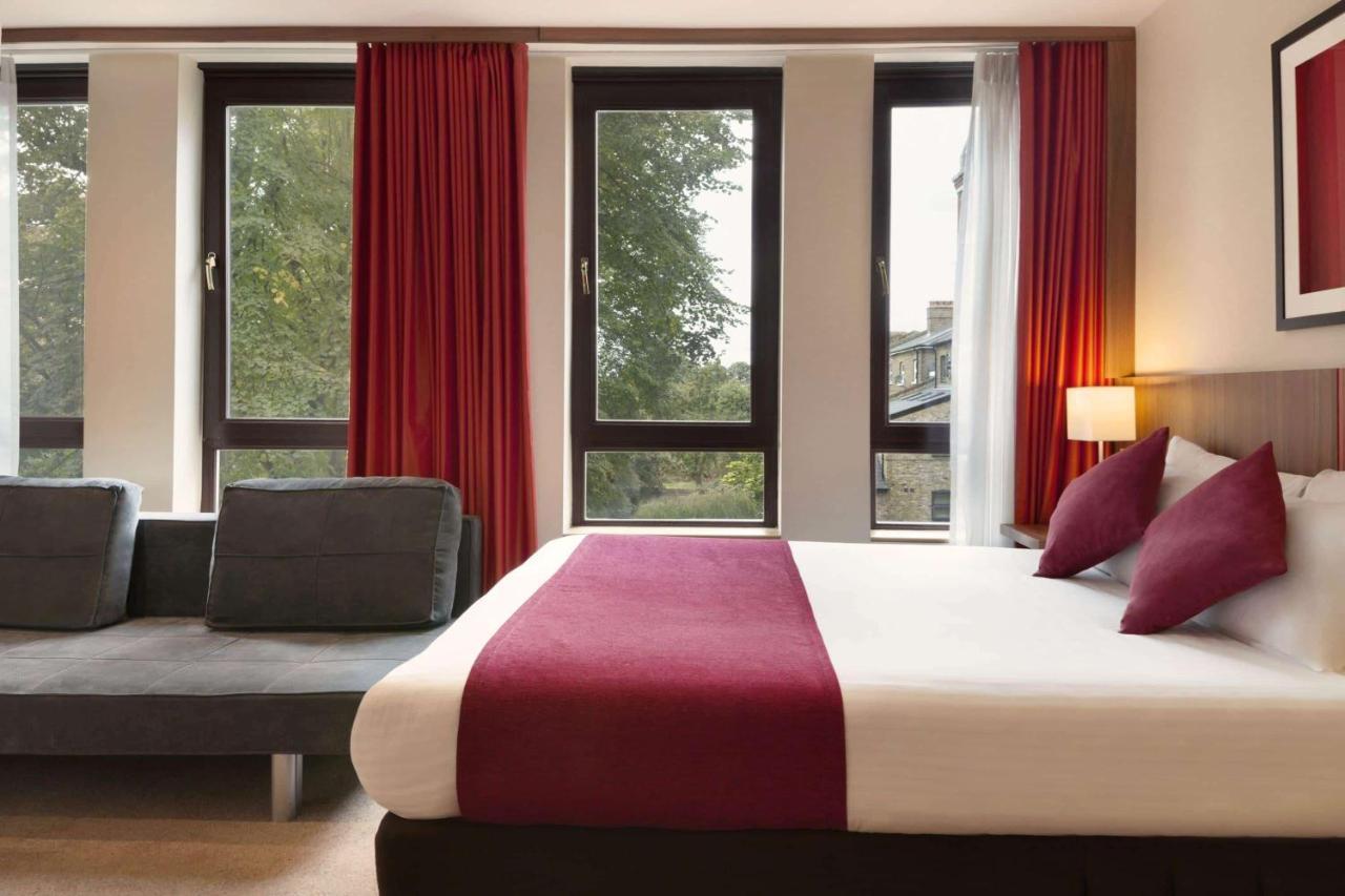 Ramada Hounslow - Heathrow East Eksteriør billede