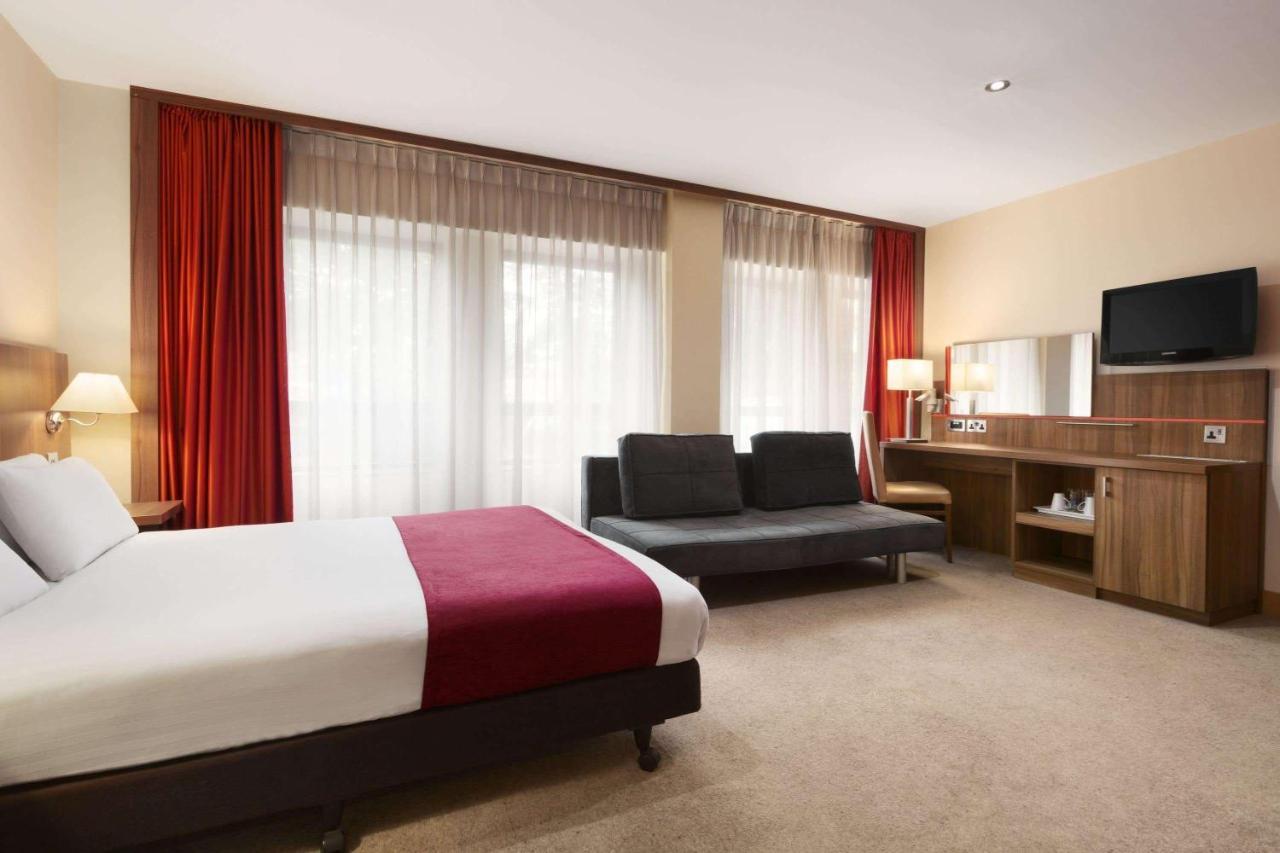 Ramada Hounslow - Heathrow East Eksteriør billede