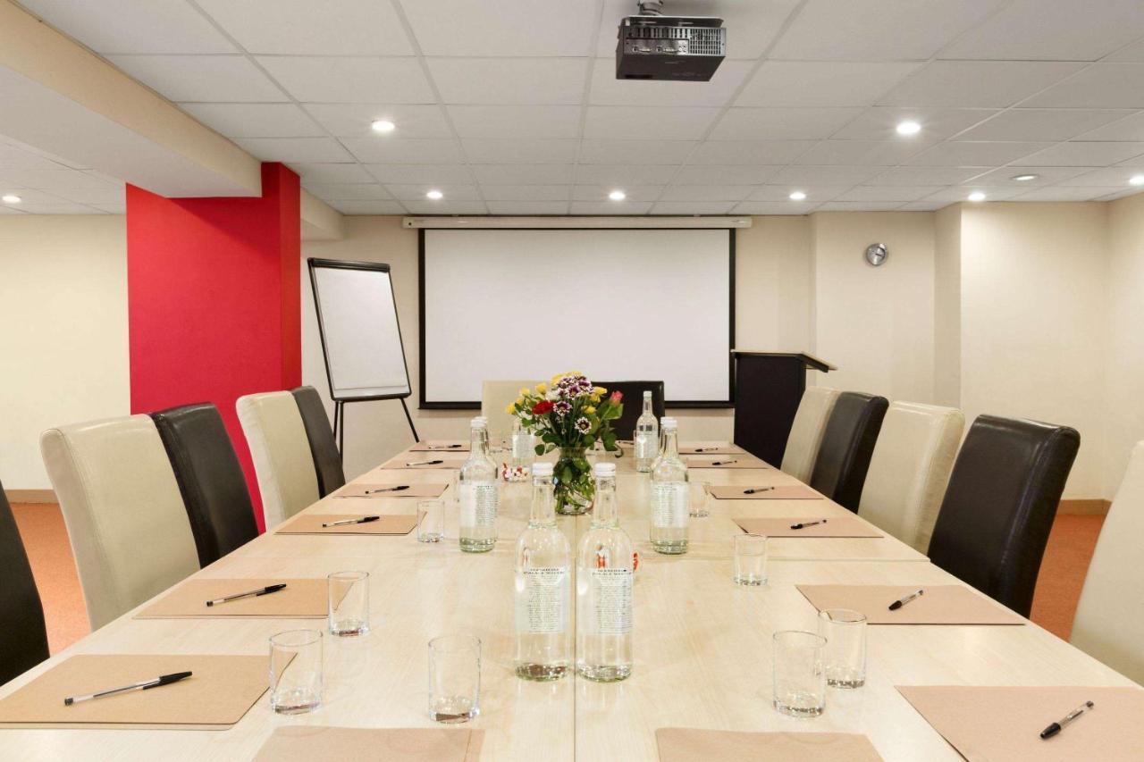 Ramada Hounslow - Heathrow East Eksteriør billede