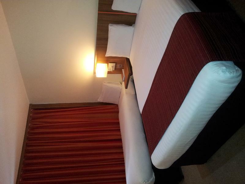 Ramada Hounslow - Heathrow East Eksteriør billede