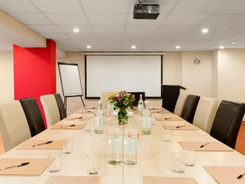 Ramada Hounslow - Heathrow East Eksteriør billede