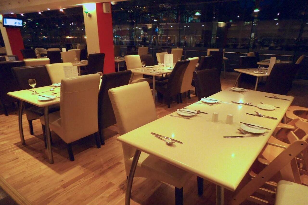 Ramada Hounslow - Heathrow East Eksteriør billede